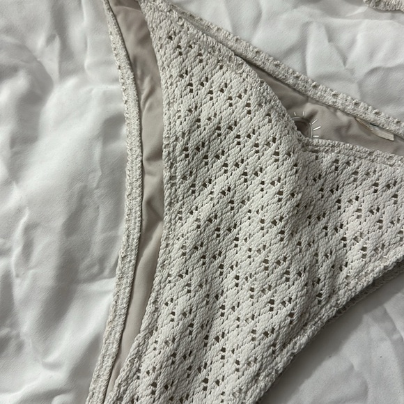 Bikini - Picture 2 of 4